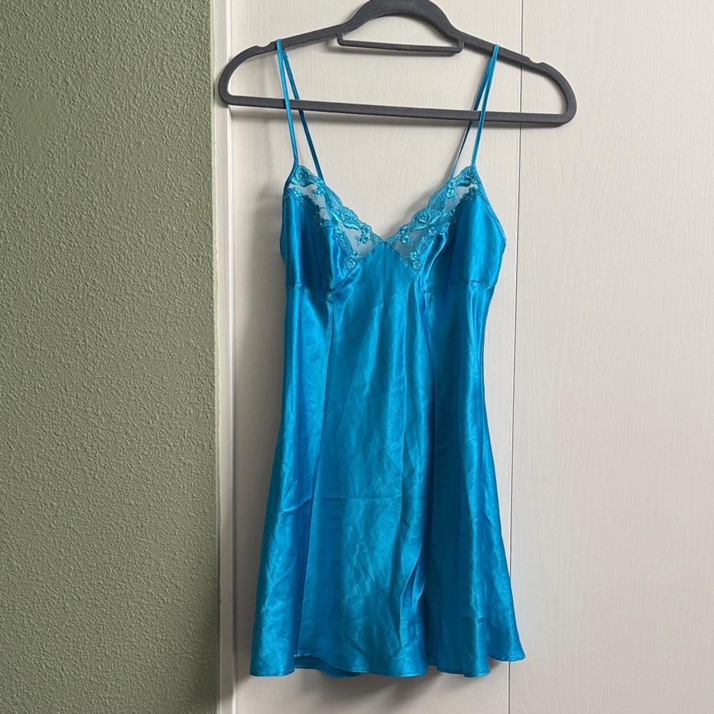 Vintage Victoria’s Secret Elegant Blue Lace Trim Chemise nightie